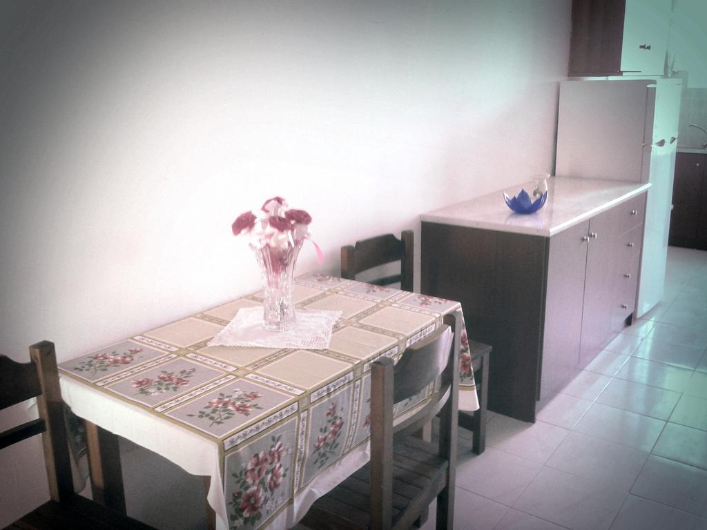 Merryland Studios & Apartments Kremastí Room photo
